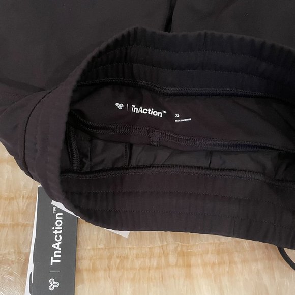 BNWT Aritzia TnAction TnaSLICK Warm-Up 3" Short Black XS - Picture 6 of 6